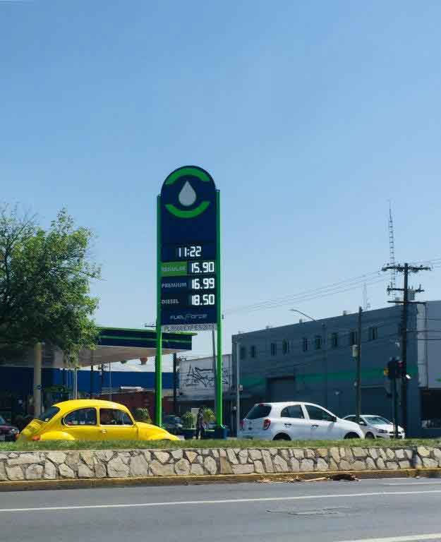 Proyecto de petro fe, con preciadores de gasolina con letreros led de gran calidad marca zeit